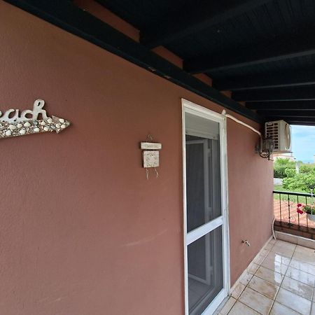 Villa Roadhouse, Nilie Hospitality Mgmt Flogita Exterior foto